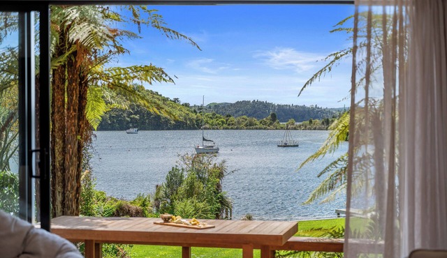 Okawa Bay Lakeside - Lake Rotoiti A-Frame