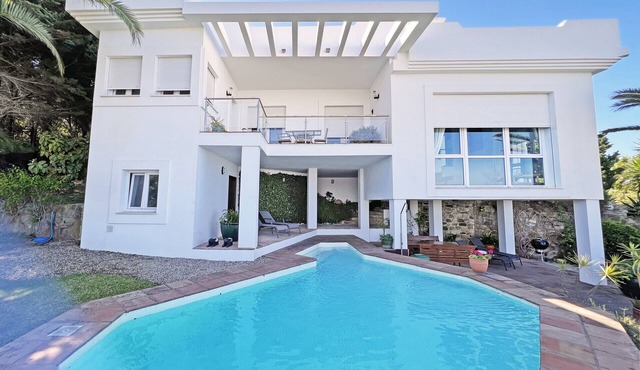 Oriental style villa with panoramic views, 6 pax FREE WIFI