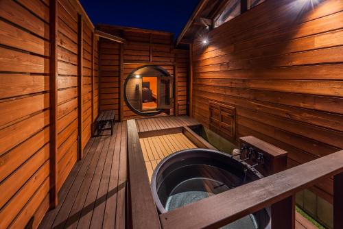 P's Wood 伊豆高原 ー温泉大浴場 露天風呂 サウナ 屋根付BBQを満喫ー