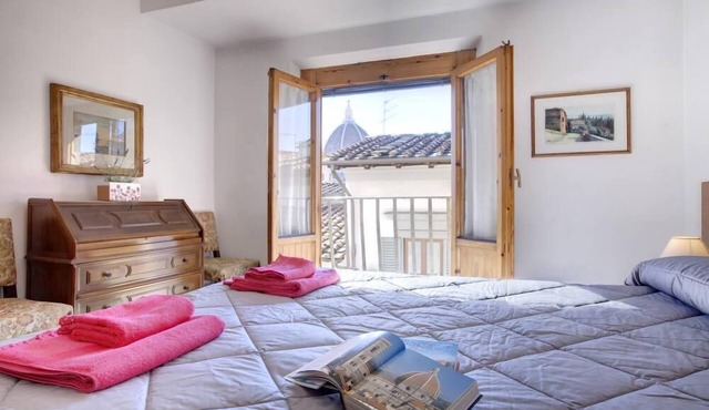 Panoramic Last-Floor with Elevator Historic Center 200 meters from Duomo WIFI