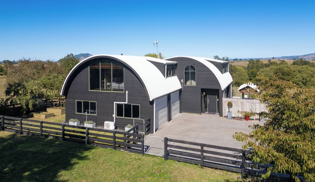 Panoramic mountain and rural views - central to key destinations
