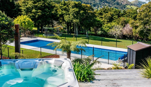 PARKLANDS : Coast & Country