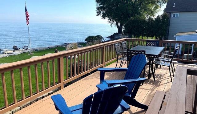 Peaceful Waterfront Retreat Near Rochester