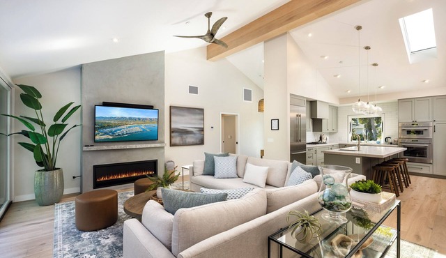 Playa Vida - completely remodeled with A/C, Hot Tub, beach, close to everything!