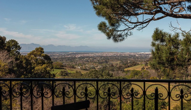 Pointers Villa with views of the vineyards, ocean and breathtaking sunrises