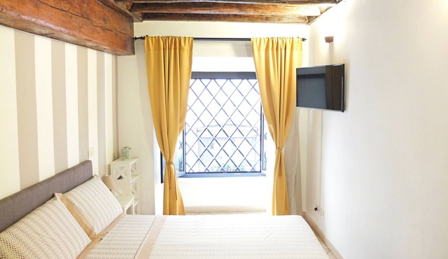 Prestigious house in Navona Square - Property dated 1520 century