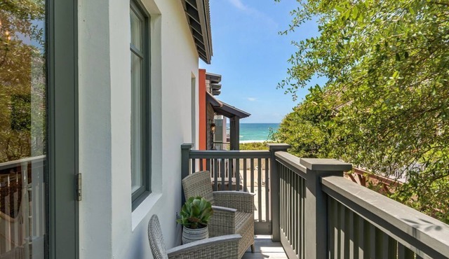 PRIVATE BEACH/POOL ACCESS-Ultimate Getaway-Gulf Views-Steps to Beach-2 Bikes