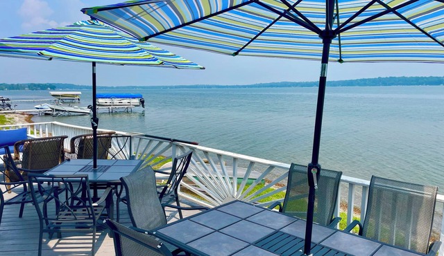 Private Level Beachfront, Fenced Yard, Boat Dock,Kayaks,CentralAir, Great Views!