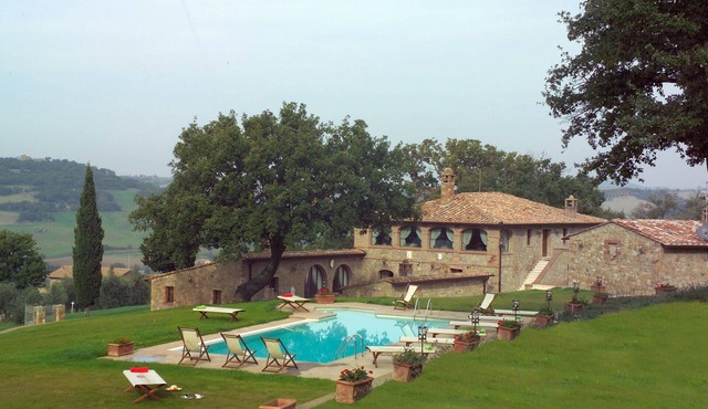 Private Villa with private pool, A/C, internet, TV, patio, panoramic view, close to Montepulciano