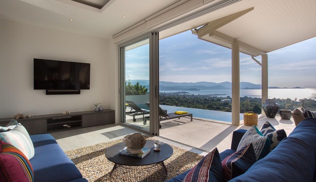 Private Villa with Large Living Area, Family Infinity Pool, Incredible Sunset