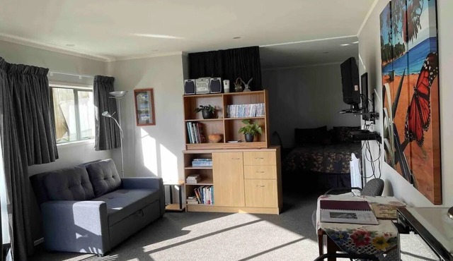 Quiet restful unit with seaviews
