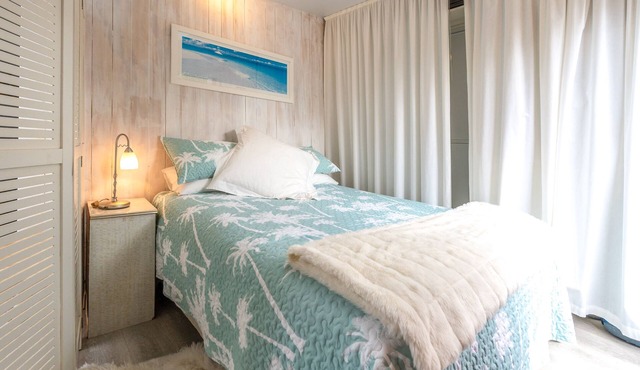 Quintessential, Romantic Waiheke Experience Close to Everything you Need