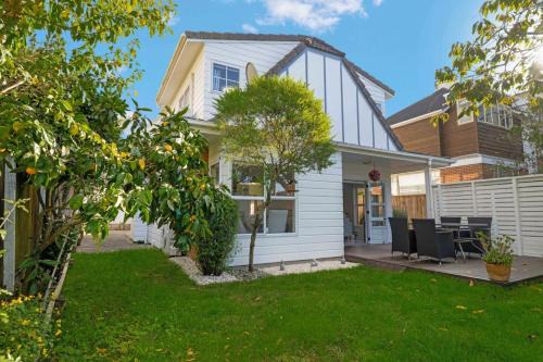 Remuera 3BR Elegance Home with Outdoor Living