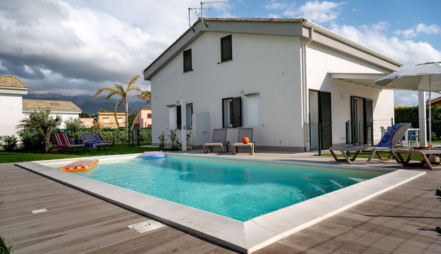 Residence Salinelle Beach VILLA VULCANO 4 WITH SHARED POOL
