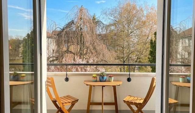 Riverfront Apt | Balcony | Zurich Airport | WiFi
