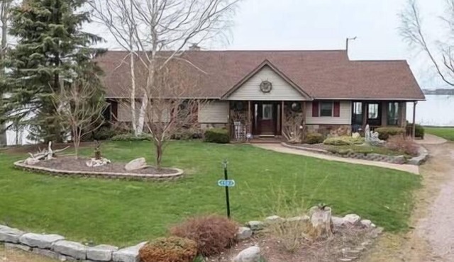Riverfront home w/private dock