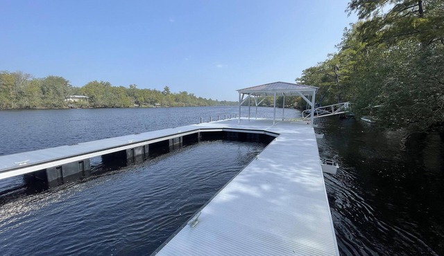 Riverfront Lodge and Outdoor Retreat 5-bedroom on 13 acres