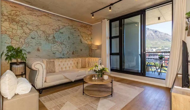 Riverlands, Observatory, Luxury 1 Bed with Mountain views