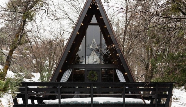 Romantic A-Frame Cabin w/Hot Tub, Fire Pit, Boulders, Fireplace, Hiking, Skiing