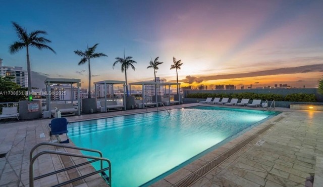 Rooftop Pool Condo by Beach & Convention Center