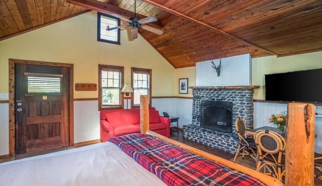 Room with Full Kitchen at Cannon Beach Hotel Collection! Beach Access
