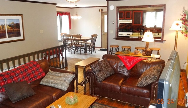 RUSTIC RETREAT-2 story-inground pool and patio-fireplace-firepit-deck-wifi2 bath