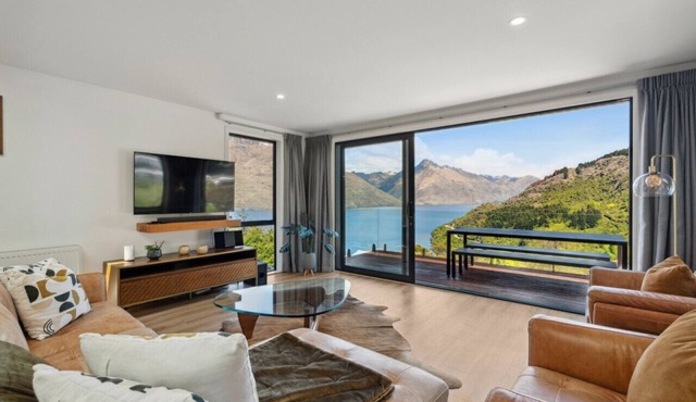 Sam`s Sanctuary | Stunning Views & Spacious Home