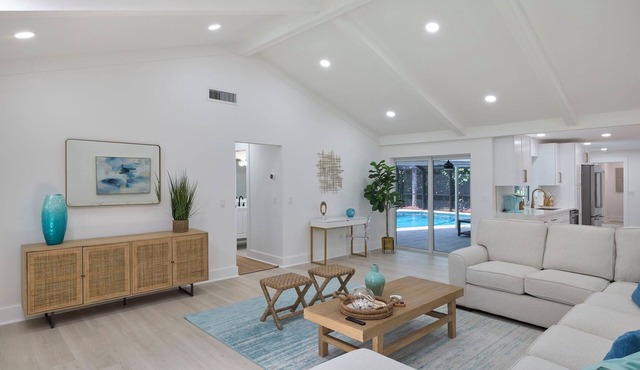 Sea Glass Villa-Executive Pool Home on Golf Course