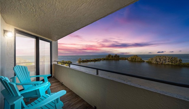 SeaDaView Waterfront Condo Beach and Pickleball