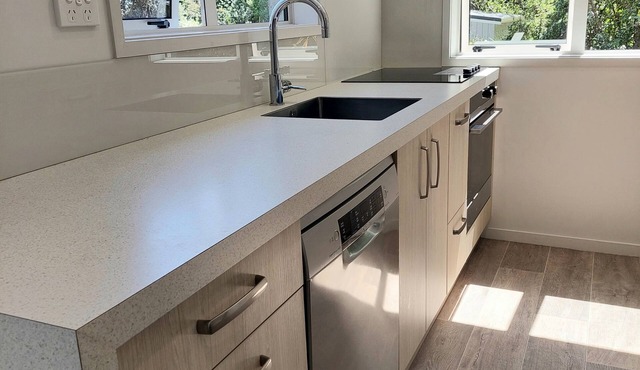 Seascape Modern 2 bedroom apartment on the Thames Coast