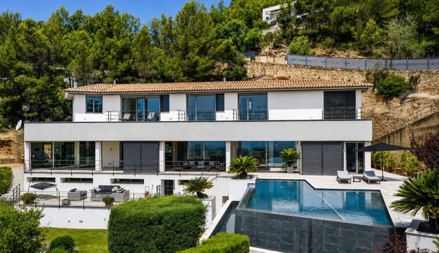 Seaview Villa with Privacy and Spa Close to Palma
