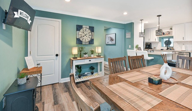 "Secluded Ranch Oasis: Elegance Meets Comfort!" Prvt Parking, WiFi,