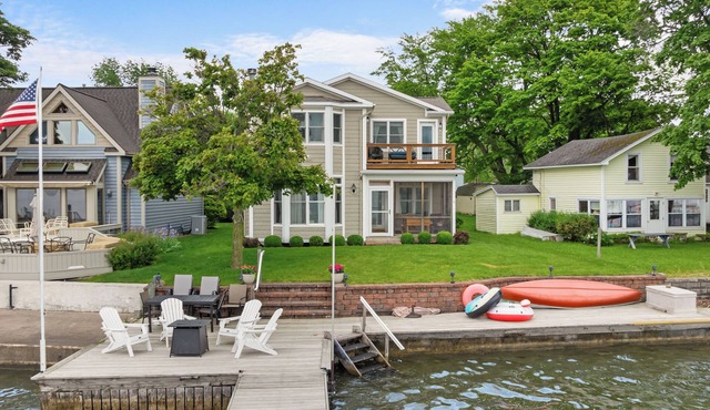 Shep's Lake House: Large Family Retreat!