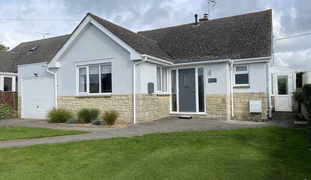 SHIPTON HILL VIEW, pet friendly, with a garden in Shipton Gorge