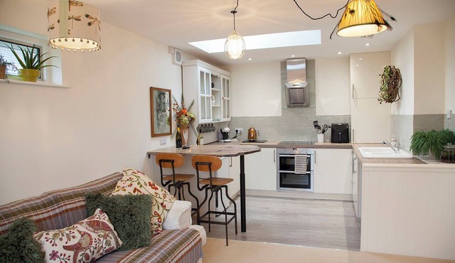 SNUG CORNER, pet friendly, with a garden in Honley