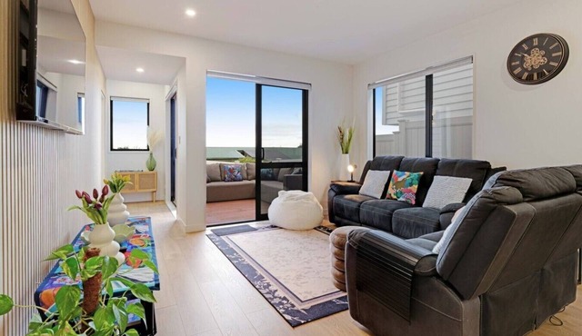 Spacious 4BR Family Haven with Air-con & Parking