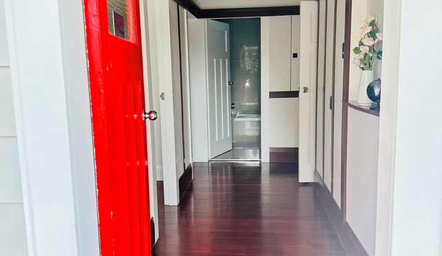 Spacious 5 Bedrooms Fully Fenced house in Auckland