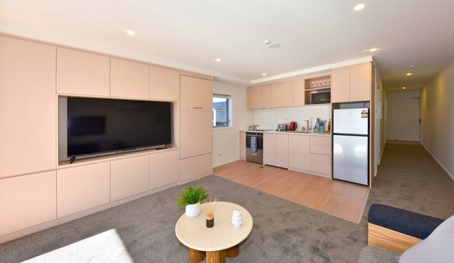 Spacious Bath Street Two Bedroom Retreat