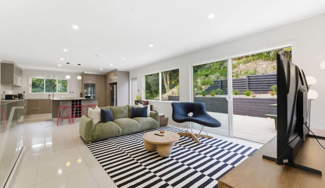 Spacious 4BR Birkenhead Retreat | 3 Living Areas