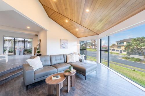 Spacious Seaview 3-Bedroom Home in Orewa