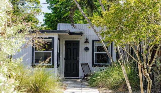 Spanish Tiny Home – Near Beach, Las Olas & Airport