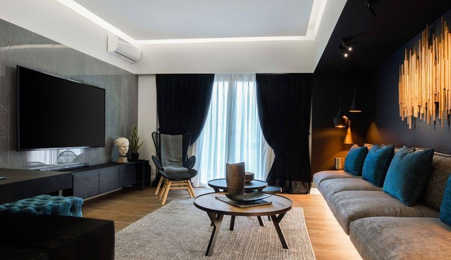 Splendid Athens Apartment | 4 Bedrooms | Apartment Emperor | Balcony
