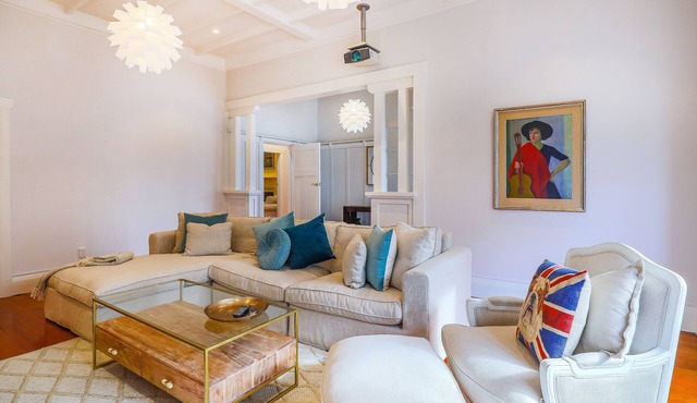 St Marys Bay 4 Bedroom Luxurious Villa for 8 & 2 Carparks