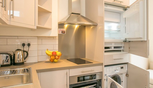 St Stephen's Green Modern 1 bedroom modern apartment - sleeps 4
