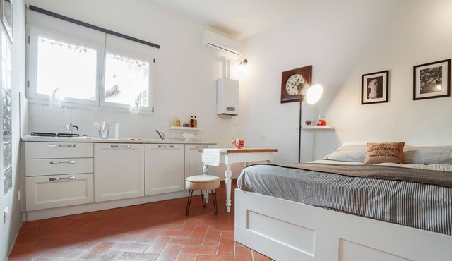 Studio in Oltrarno perfect for those traveling alone or in a couple.