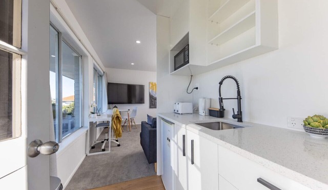 Studio Market Rd · Central Clean Stylish Self-Contained Studio