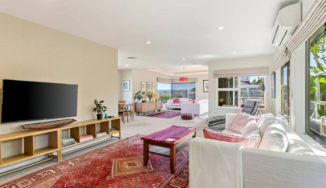 Stunning Harbour Views| by Furnished Rentals