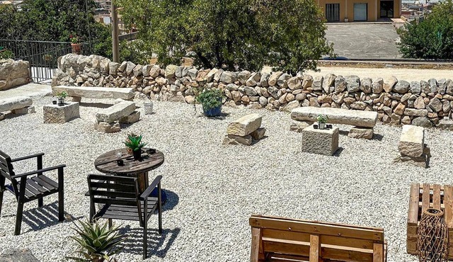Stunning home in Comiso with WiFi
