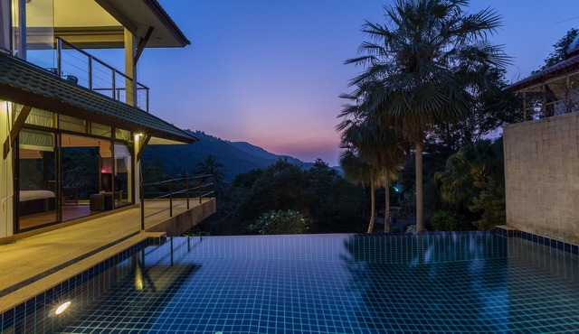 Stunning luxury 3 bedroom villa with ocean views and private pool