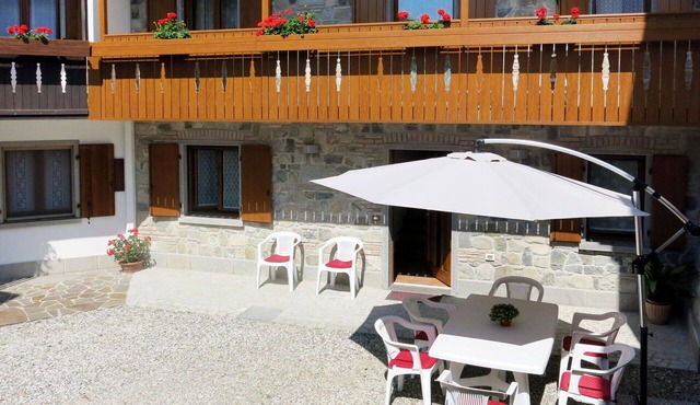 Stunning private villa for 8 people with WIFI, TV and patio